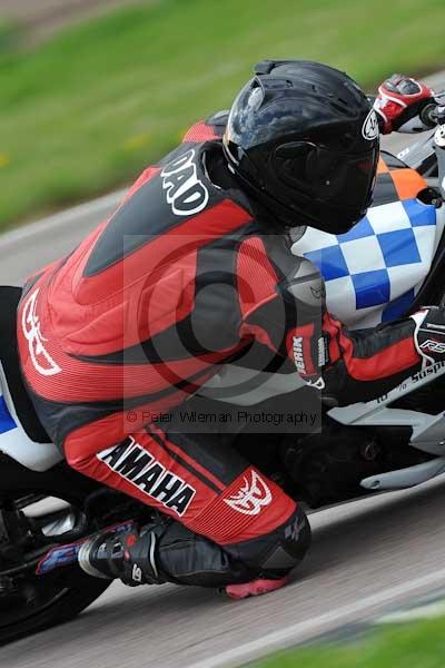 Motorcycle action photographs;Rockingham;Rockingham photographs;event digital images;eventdigitalimages;no limits trackday;peter wileman photography;rockingham corby northamptonshire;trackday;trackday digital images;trackday photos