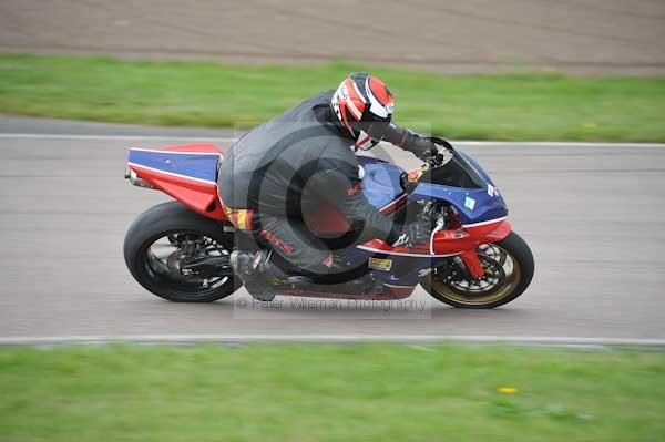 Motorcycle action photographs;Rockingham;Rockingham photographs;event digital images;eventdigitalimages;no limits trackday;peter wileman photography;rockingham corby northamptonshire;trackday;trackday digital images;trackday photos