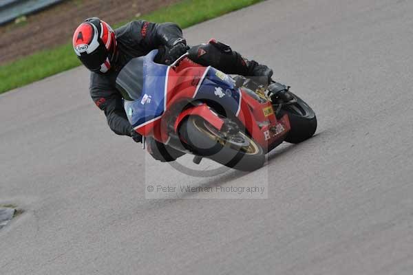 Motorcycle action photographs;Rockingham;Rockingham photographs;event digital images;eventdigitalimages;no limits trackday;peter wileman photography;rockingham corby northamptonshire;trackday;trackday digital images;trackday photos