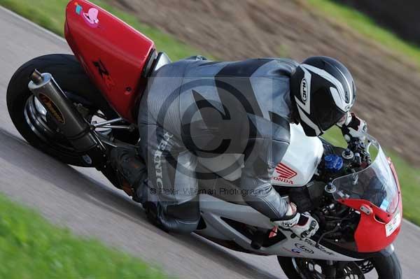 Motorcycle action photographs;Rockingham;Rockingham photographs;event digital images;eventdigitalimages;no limits trackday;peter wileman photography;rockingham corby northamptonshire;trackday;trackday digital images;trackday photos