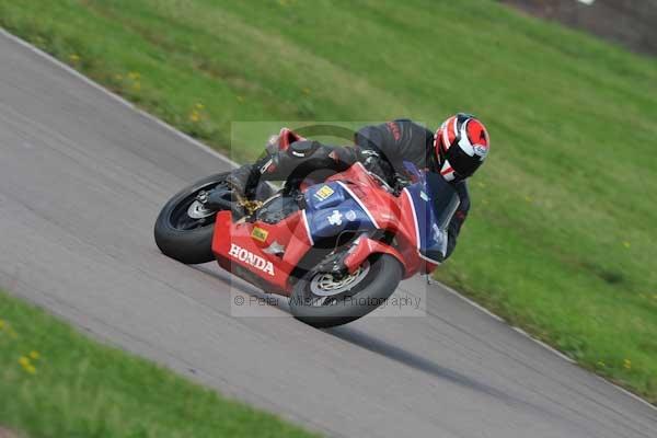 Motorcycle action photographs;Rockingham;Rockingham photographs;event digital images;eventdigitalimages;no limits trackday;peter wileman photography;rockingham corby northamptonshire;trackday;trackday digital images;trackday photos