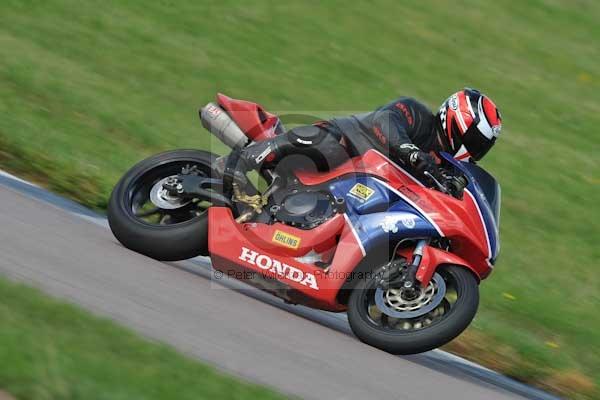 Motorcycle action photographs;Rockingham;Rockingham photographs;event digital images;eventdigitalimages;no limits trackday;peter wileman photography;rockingham corby northamptonshire;trackday;trackday digital images;trackday photos