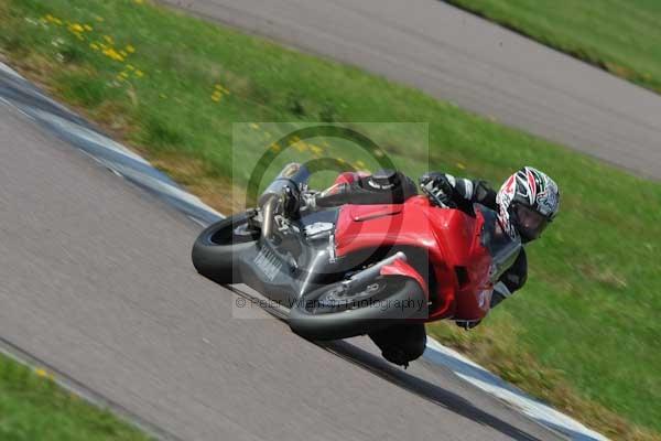 Motorcycle action photographs;Rockingham;Rockingham photographs;event digital images;eventdigitalimages;no limits trackday;peter wileman photography;rockingham corby northamptonshire;trackday;trackday digital images;trackday photos