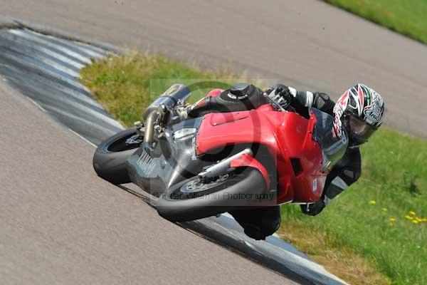 Motorcycle action photographs;Rockingham;Rockingham photographs;event digital images;eventdigitalimages;no limits trackday;peter wileman photography;rockingham corby northamptonshire;trackday;trackday digital images;trackday photos
