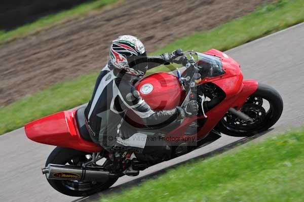 Motorcycle action photographs;Rockingham;Rockingham photographs;event digital images;eventdigitalimages;no limits trackday;peter wileman photography;rockingham corby northamptonshire;trackday;trackday digital images;trackday photos
