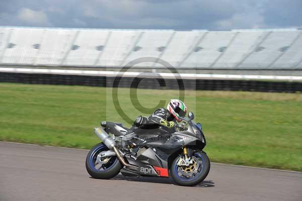 Motorcycle action photographs;Rockingham;Rockingham photographs;event digital images;eventdigitalimages;no limits trackday;peter wileman photography;rockingham corby northamptonshire;trackday;trackday digital images;trackday photos