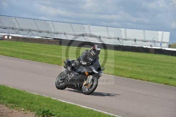 Motorcycle action photographs;Rockingham;Rockingham photographs;event digital images;eventdigitalimages;no limits trackday;peter wileman photography;rockingham corby northamptonshire;trackday;trackday digital images;trackday photos
