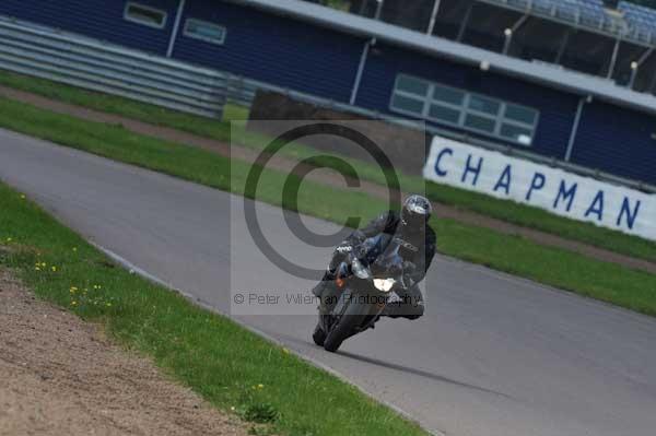 Motorcycle action photographs;Rockingham;Rockingham photographs;event digital images;eventdigitalimages;no limits trackday;peter wileman photography;rockingham corby northamptonshire;trackday;trackday digital images;trackday photos