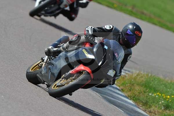 Motorcycle action photographs;Rockingham;Rockingham photographs;event digital images;eventdigitalimages;no limits trackday;peter wileman photography;rockingham corby northamptonshire;trackday;trackday digital images;trackday photos