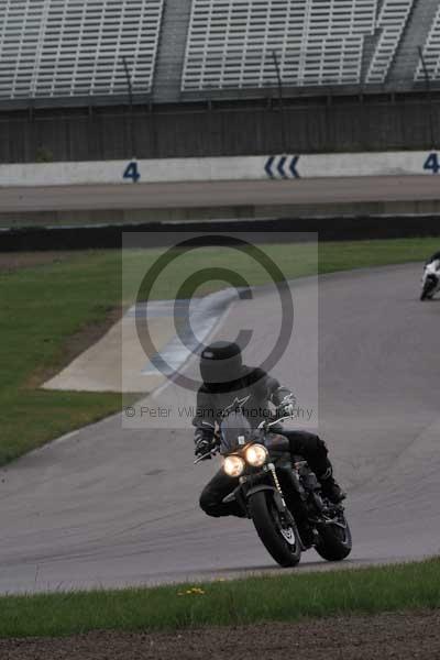 Motorcycle action photographs;Rockingham;Rockingham photographs;event digital images;eventdigitalimages;no limits trackday;peter wileman photography;rockingham corby northamptonshire;trackday;trackday digital images;trackday photos