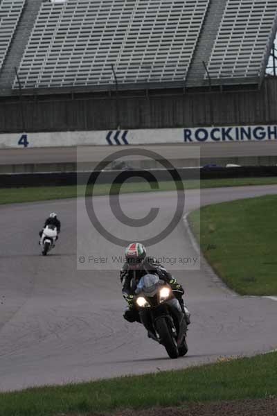 Motorcycle action photographs;Rockingham;Rockingham photographs;event digital images;eventdigitalimages;no limits trackday;peter wileman photography;rockingham corby northamptonshire;trackday;trackday digital images;trackday photos