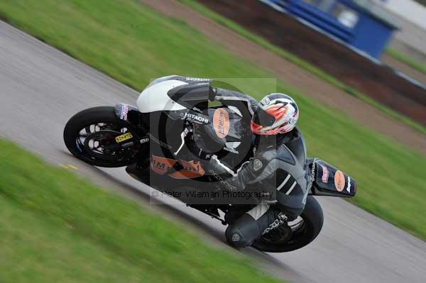 Motorcycle action photographs;Rockingham;Rockingham photographs;event digital images;eventdigitalimages;no limits trackday;peter wileman photography;rockingham corby northamptonshire;trackday;trackday digital images;trackday photos