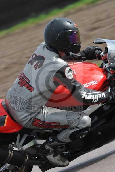 Motorcycle action photographs;Rockingham;Rockingham photographs;event digital images;eventdigitalimages;no limits trackday;peter wileman photography;rockingham corby northamptonshire;trackday;trackday digital images;trackday photos