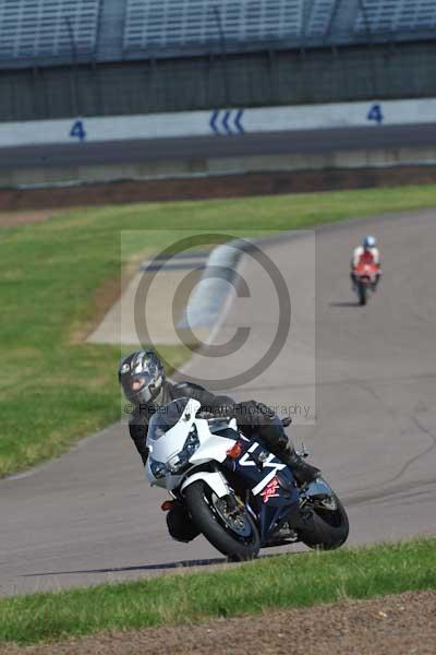 Motorcycle action photographs;Rockingham;Rockingham photographs;event digital images;eventdigitalimages;no limits trackday;peter wileman photography;rockingham corby northamptonshire;trackday;trackday digital images;trackday photos