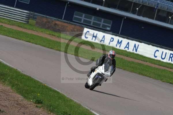 Motorcycle action photographs;Rockingham;Rockingham photographs;event digital images;eventdigitalimages;no limits trackday;peter wileman photography;rockingham corby northamptonshire;trackday;trackday digital images;trackday photos