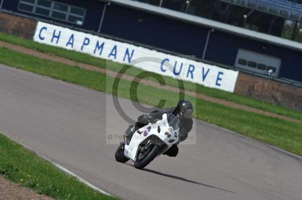 Motorcycle action photographs;Rockingham;Rockingham photographs;event digital images;eventdigitalimages;no limits trackday;peter wileman photography;rockingham corby northamptonshire;trackday;trackday digital images;trackday photos
