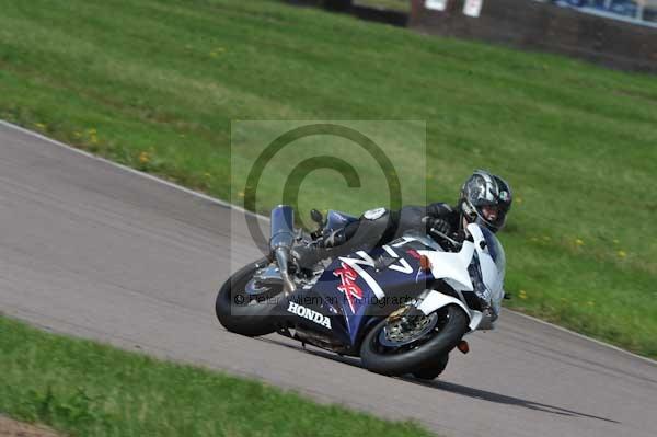 Motorcycle action photographs;Rockingham;Rockingham photographs;event digital images;eventdigitalimages;no limits trackday;peter wileman photography;rockingham corby northamptonshire;trackday;trackday digital images;trackday photos
