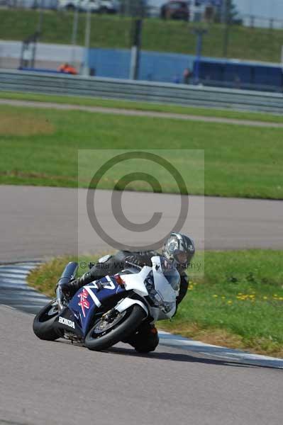 Motorcycle action photographs;Rockingham;Rockingham photographs;event digital images;eventdigitalimages;no limits trackday;peter wileman photography;rockingham corby northamptonshire;trackday;trackday digital images;trackday photos
