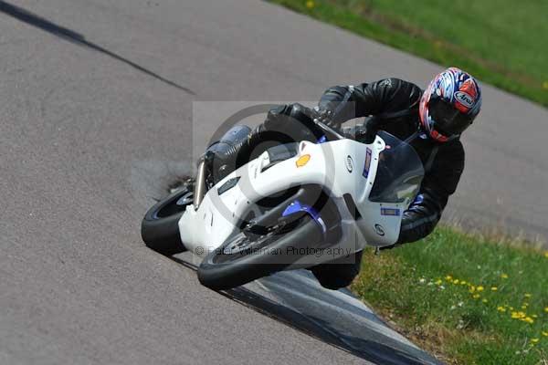 Motorcycle action photographs;Rockingham;Rockingham photographs;event digital images;eventdigitalimages;no limits trackday;peter wileman photography;rockingham corby northamptonshire;trackday;trackday digital images;trackday photos