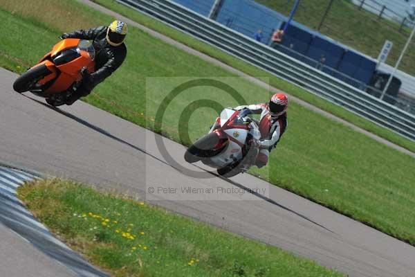 Motorcycle action photographs;Rockingham;Rockingham photographs;event digital images;eventdigitalimages;no limits trackday;peter wileman photography;rockingham corby northamptonshire;trackday;trackday digital images;trackday photos