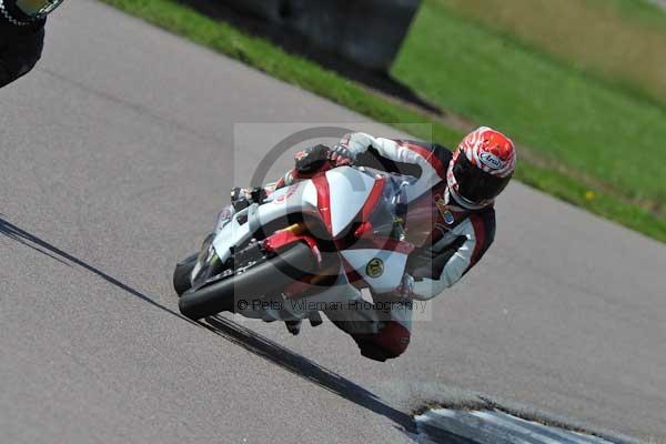Motorcycle action photographs;Rockingham;Rockingham photographs;event digital images;eventdigitalimages;no limits trackday;peter wileman photography;rockingham corby northamptonshire;trackday;trackday digital images;trackday photos