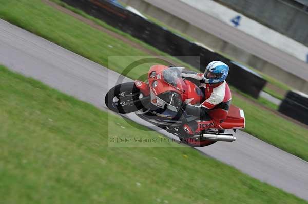Motorcycle action photographs;Rockingham;Rockingham photographs;event digital images;eventdigitalimages;no limits trackday;peter wileman photography;rockingham corby northamptonshire;trackday;trackday digital images;trackday photos