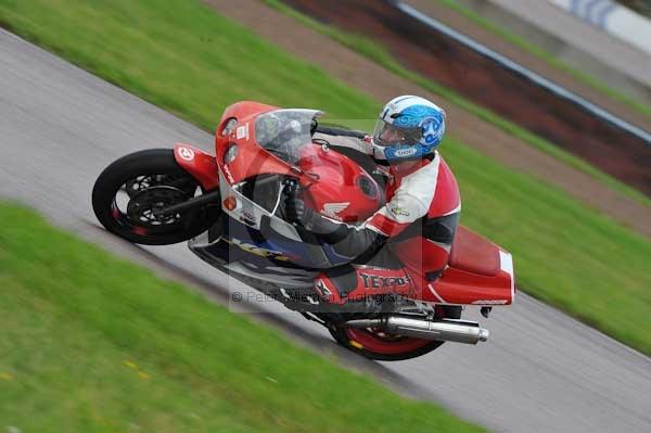 Motorcycle action photographs;Rockingham;Rockingham photographs;event digital images;eventdigitalimages;no limits trackday;peter wileman photography;rockingham corby northamptonshire;trackday;trackday digital images;trackday photos