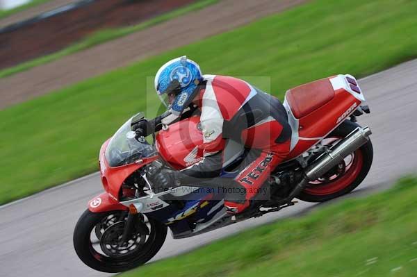 Motorcycle action photographs;Rockingham;Rockingham photographs;event digital images;eventdigitalimages;no limits trackday;peter wileman photography;rockingham corby northamptonshire;trackday;trackday digital images;trackday photos
