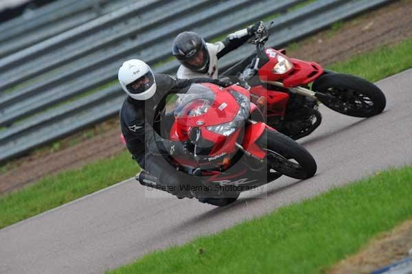 Motorcycle action photographs;Rockingham;Rockingham photographs;event digital images;eventdigitalimages;no limits trackday;peter wileman photography;rockingham corby northamptonshire;trackday;trackday digital images;trackday photos