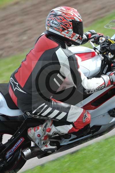 Motorcycle action photographs;Rockingham;Rockingham photographs;event digital images;eventdigitalimages;no limits trackday;peter wileman photography;rockingham corby northamptonshire;trackday;trackday digital images;trackday photos