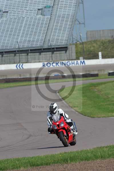 Motorcycle action photographs;Rockingham;Rockingham photographs;event digital images;eventdigitalimages;no limits trackday;peter wileman photography;rockingham corby northamptonshire;trackday;trackday digital images;trackday photos