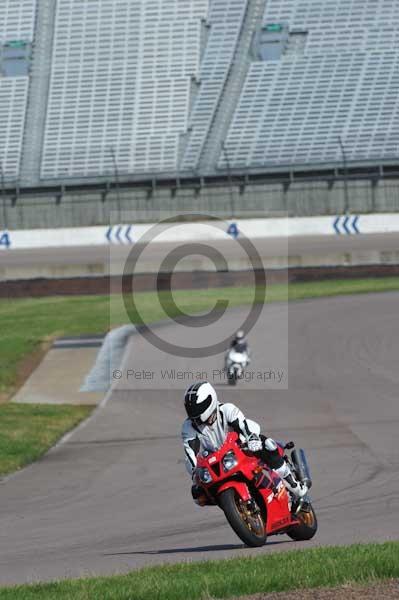Motorcycle action photographs;Rockingham;Rockingham photographs;event digital images;eventdigitalimages;no limits trackday;peter wileman photography;rockingham corby northamptonshire;trackday;trackday digital images;trackday photos