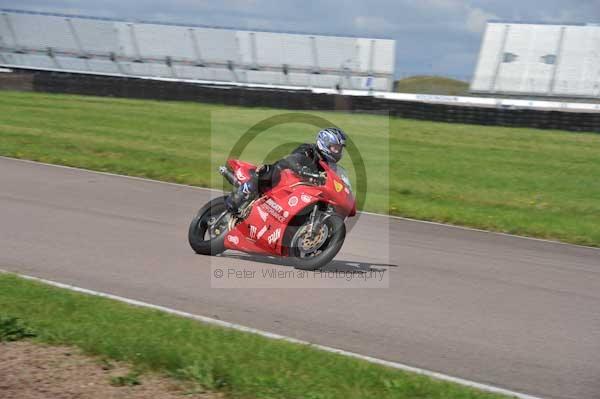 Motorcycle action photographs;Rockingham;Rockingham photographs;event digital images;eventdigitalimages;no limits trackday;peter wileman photography;rockingham corby northamptonshire;trackday;trackday digital images;trackday photos