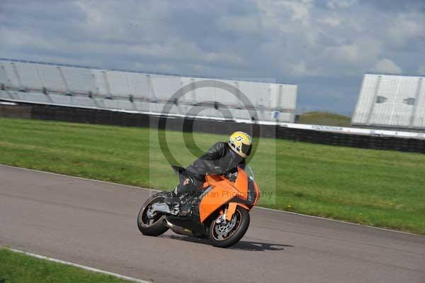 Motorcycle action photographs;Rockingham;Rockingham photographs;event digital images;eventdigitalimages;no limits trackday;peter wileman photography;rockingham corby northamptonshire;trackday;trackday digital images;trackday photos