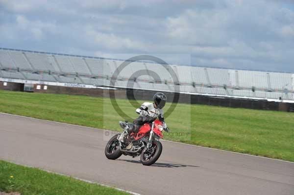 Motorcycle action photographs;Rockingham;Rockingham photographs;event digital images;eventdigitalimages;no limits trackday;peter wileman photography;rockingham corby northamptonshire;trackday;trackday digital images;trackday photos