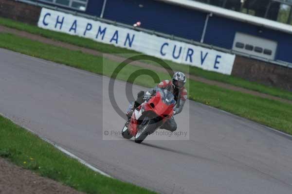 Motorcycle action photographs;Rockingham;Rockingham photographs;event digital images;eventdigitalimages;no limits trackday;peter wileman photography;rockingham corby northamptonshire;trackday;trackday digital images;trackday photos