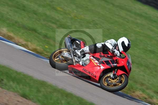 Motorcycle action photographs;Rockingham;Rockingham photographs;event digital images;eventdigitalimages;no limits trackday;peter wileman photography;rockingham corby northamptonshire;trackday;trackday digital images;trackday photos