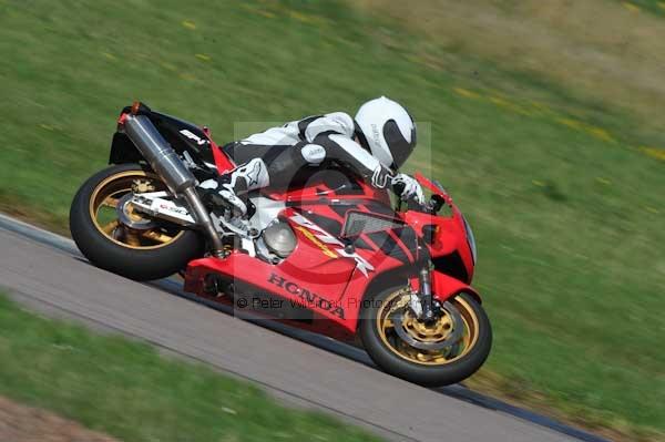 Motorcycle action photographs;Rockingham;Rockingham photographs;event digital images;eventdigitalimages;no limits trackday;peter wileman photography;rockingham corby northamptonshire;trackday;trackday digital images;trackday photos