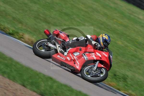 Motorcycle action photographs;Rockingham;Rockingham photographs;event digital images;eventdigitalimages;no limits trackday;peter wileman photography;rockingham corby northamptonshire;trackday;trackday digital images;trackday photos