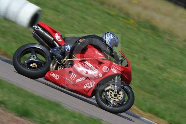 Motorcycle action photographs;Rockingham;Rockingham photographs;event digital images;eventdigitalimages;no limits trackday;peter wileman photography;rockingham corby northamptonshire;trackday;trackday digital images;trackday photos