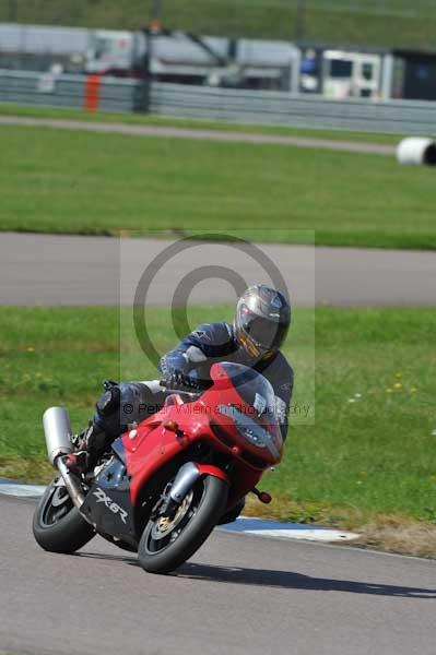 Motorcycle action photographs;Rockingham;Rockingham photographs;event digital images;eventdigitalimages;no limits trackday;peter wileman photography;rockingham corby northamptonshire;trackday;trackday digital images;trackday photos