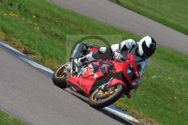 Motorcycle action photographs;Rockingham;Rockingham photographs;event digital images;eventdigitalimages;no limits trackday;peter wileman photography;rockingham corby northamptonshire;trackday;trackday digital images;trackday photos