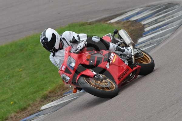 Motorcycle action photographs;Rockingham;Rockingham photographs;event digital images;eventdigitalimages;no limits trackday;peter wileman photography;rockingham corby northamptonshire;trackday;trackday digital images;trackday photos