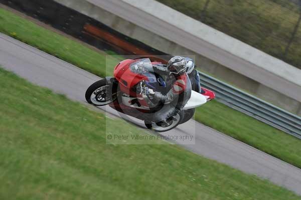 Motorcycle action photographs;Rockingham;Rockingham photographs;event digital images;eventdigitalimages;no limits trackday;peter wileman photography;rockingham corby northamptonshire;trackday;trackday digital images;trackday photos