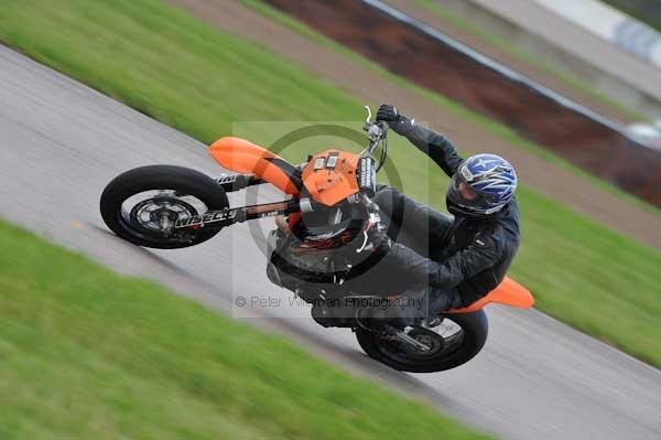 Motorcycle action photographs;Rockingham;Rockingham photographs;event digital images;eventdigitalimages;no limits trackday;peter wileman photography;rockingham corby northamptonshire;trackday;trackday digital images;trackday photos