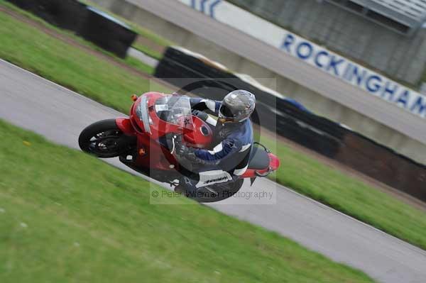 Motorcycle action photographs;Rockingham;Rockingham photographs;event digital images;eventdigitalimages;no limits trackday;peter wileman photography;rockingham corby northamptonshire;trackday;trackday digital images;trackday photos