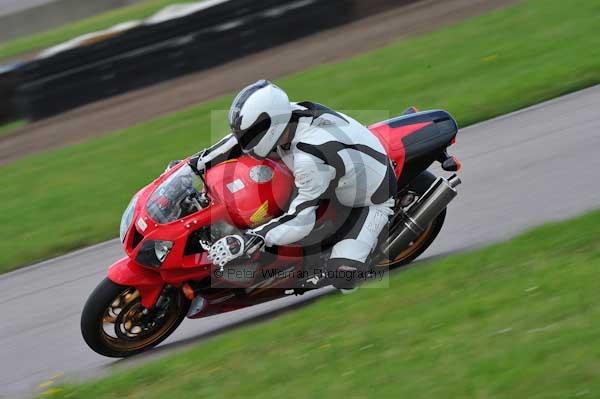 Motorcycle action photographs;Rockingham;Rockingham photographs;event digital images;eventdigitalimages;no limits trackday;peter wileman photography;rockingham corby northamptonshire;trackday;trackday digital images;trackday photos
