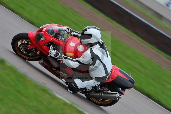 Motorcycle action photographs;Rockingham;Rockingham photographs;event digital images;eventdigitalimages;no limits trackday;peter wileman photography;rockingham corby northamptonshire;trackday;trackday digital images;trackday photos