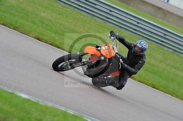 Motorcycle action photographs;Rockingham;Rockingham photographs;event digital images;eventdigitalimages;no limits trackday;peter wileman photography;rockingham corby northamptonshire;trackday;trackday digital images;trackday photos