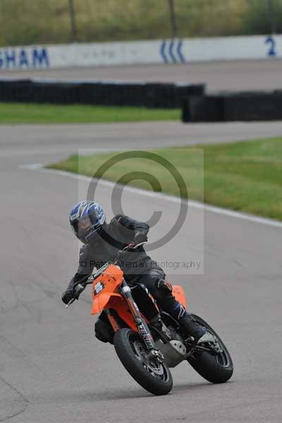 Motorcycle action photographs;Rockingham;Rockingham photographs;event digital images;eventdigitalimages;no limits trackday;peter wileman photography;rockingham corby northamptonshire;trackday;trackday digital images;trackday photos